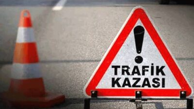 Afyonkarahisar’da kontrolden çıkarak devrilen mopedde biri çocuk 3 kişi yaraladı.