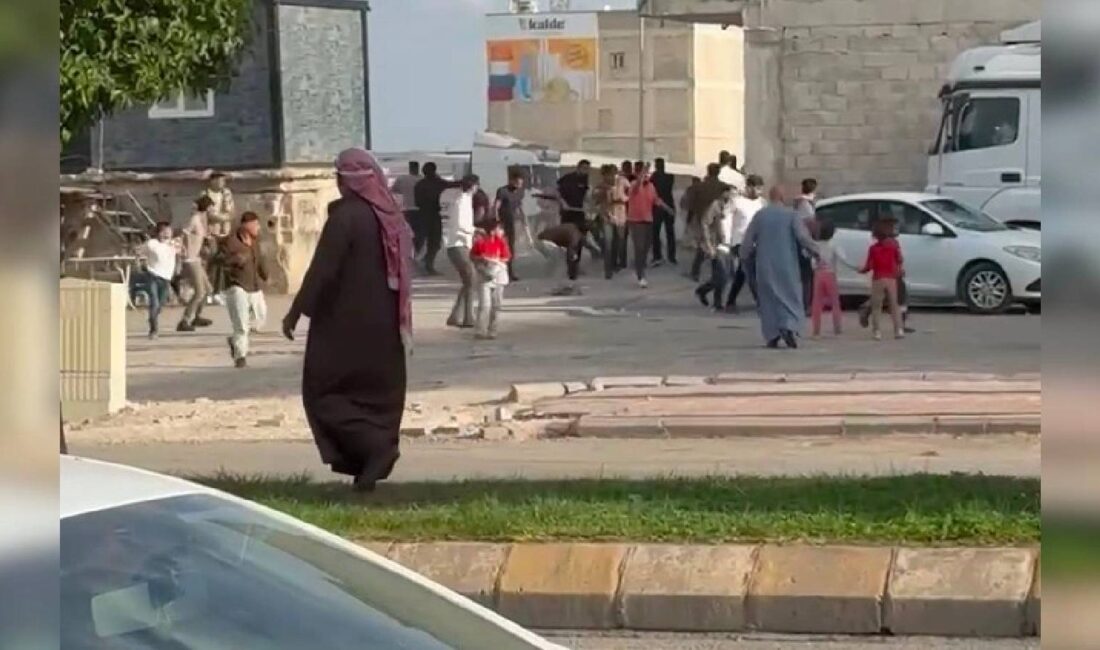  Şanlıurfa'nın merkez Eyyübiye ilçesinde komşular arasında çıkan taşlı ve sopalı