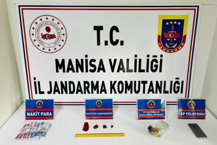 Manisa’da jandarma ekiplerinden kaçan bir şüpheli şahıs, kısa sürede yakalandı.