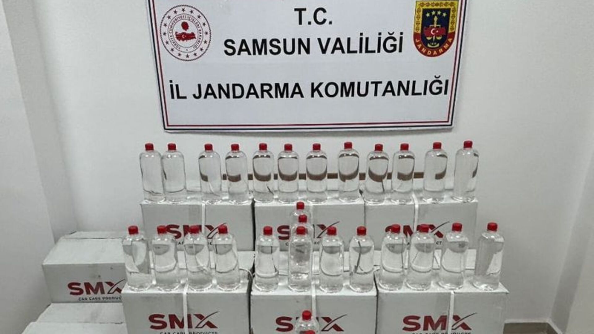 Samsun'da polis ekiplerinin düzenlediği sahte içki operasyonunda 445 litre etil