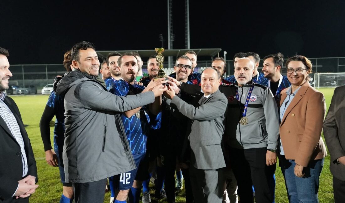 “Aile” temalı 19. ATSO Spor Oyunları kapsamında düzenlenen futbol müsabakalarının