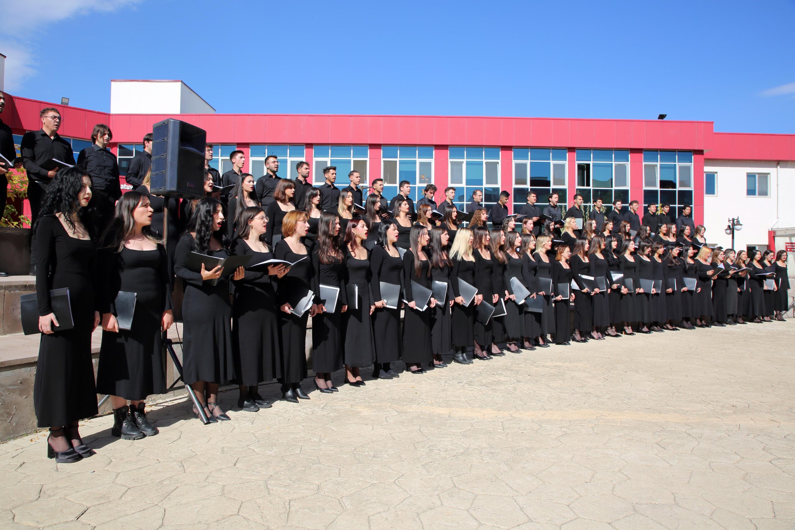 Cumhuriyet, AKÜ’nün notalarıyla kutlandı Afyon Kocatepe Üniversitesi (AKÜ) Devlet Konservatuvarı, Cumhuriyetin 102. yıl dönümünü