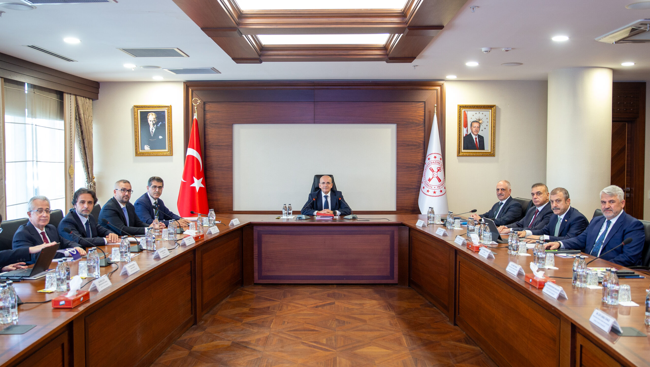 Hazine ve Maliye Bakanı Mehmet Şimşek başkanlığında toplanan Finansal İstikrar