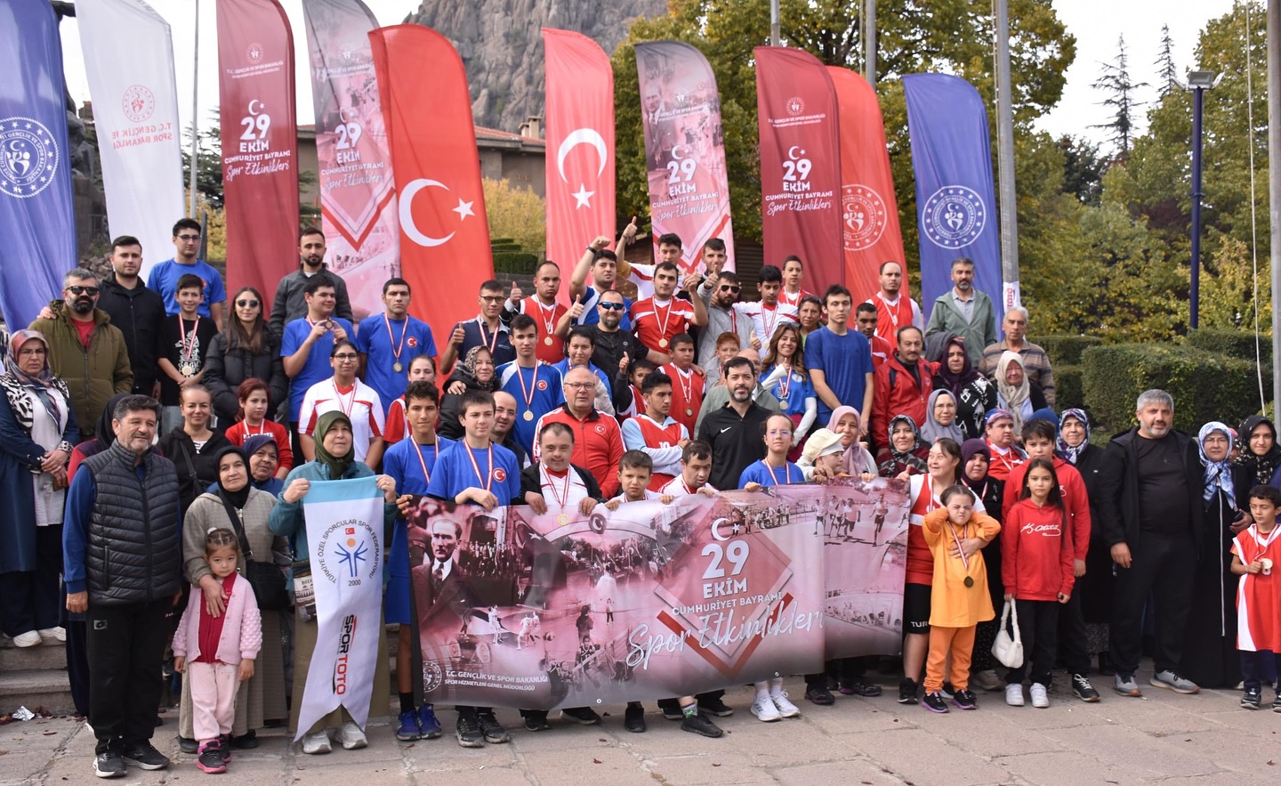 Afyonkarahisar’da Cumhuriyetimizin 102. yılı özel bir etkinlikle kutlandı. Afyonkarahisar Gençlik