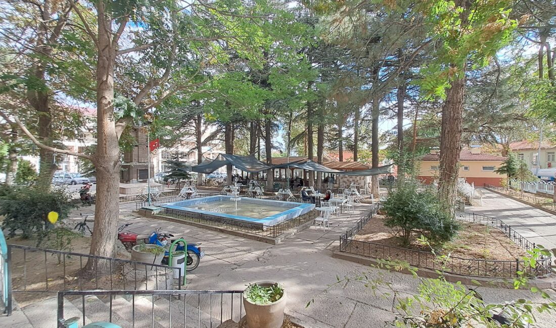 Şuhut Belediyesi, ilçenin sosyal yaşamında önemli yere sahip Atatürk Parkı’nı