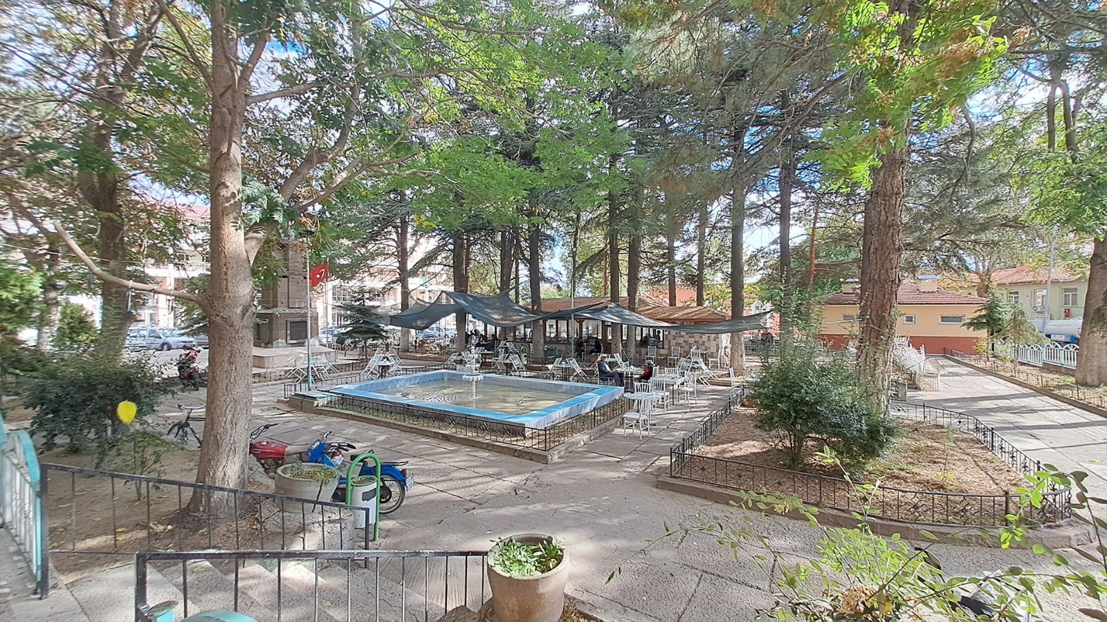 Şuhut Belediyesi, ilçenin sosyal yaşamında önemli yere sahip Atatürk Parkı’nı