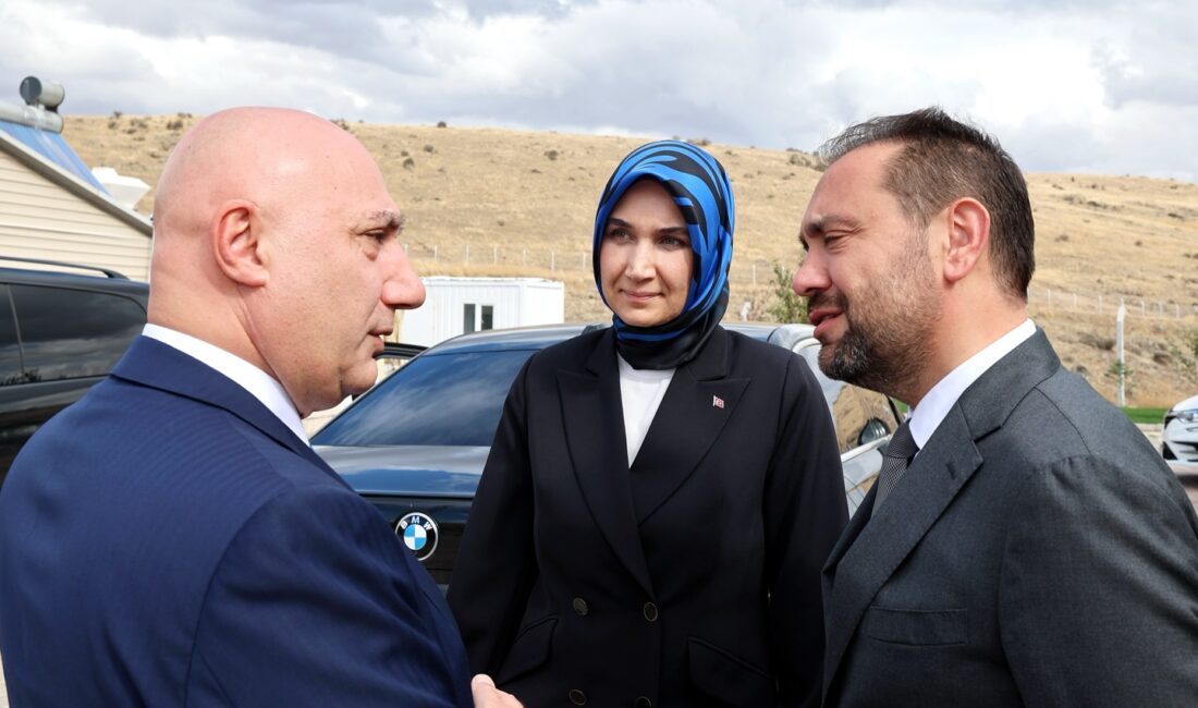 Afyonkarahisar Valisi Kübra Güran Yiğitbaşı, Halkbank Genel Müdürü Osman Arslan
