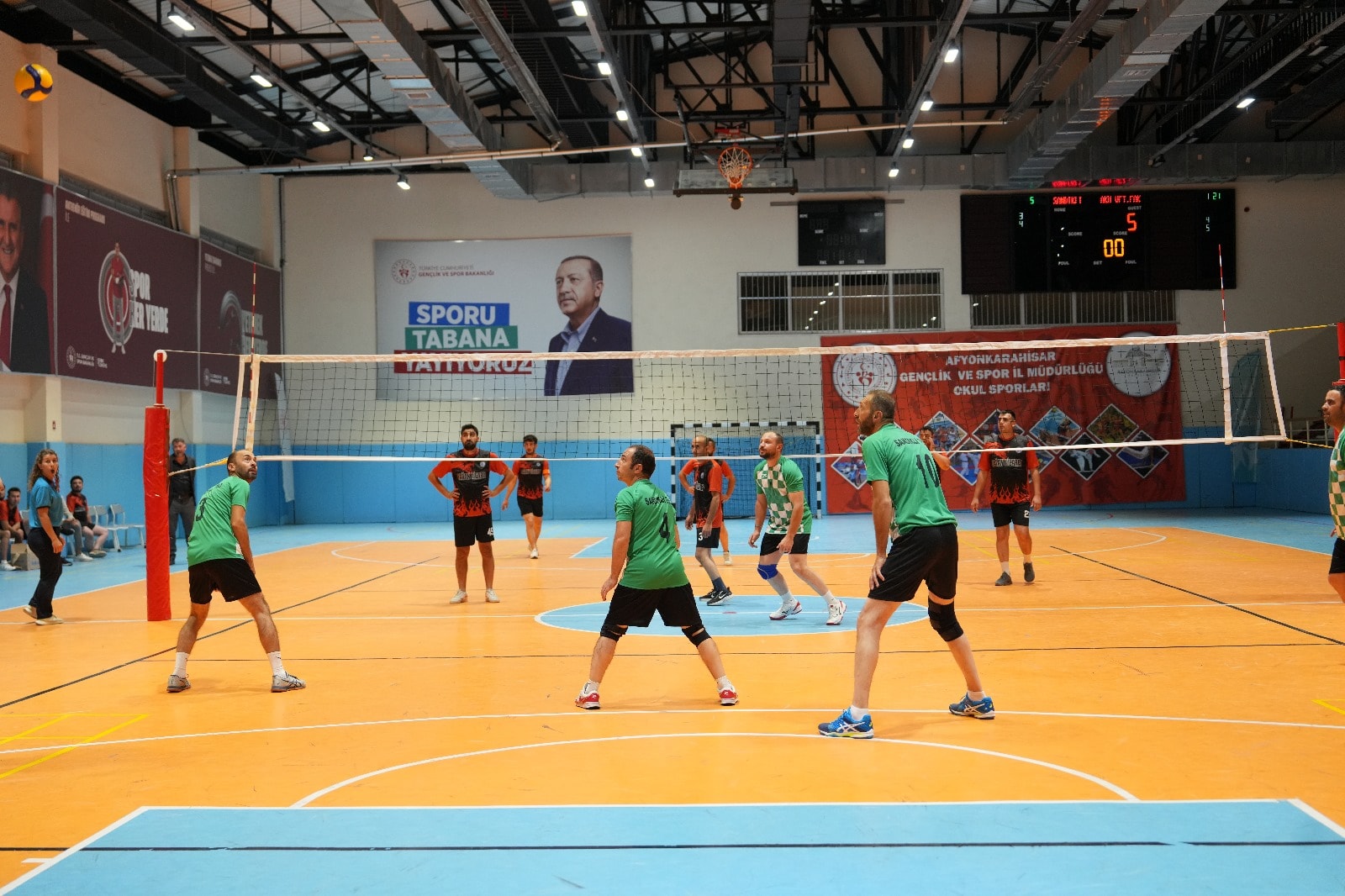“Aile” temasıyla düzenlenen 19. ATSO Spor Oyunları kapsamında voleybol müsabakalarının