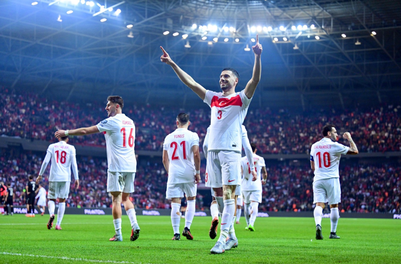Türkiye A Milli Futbol Takımı dünya klasmanında 1 basamak yükselerek