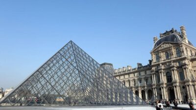 Paris’teki Louvre Müzesi, geçtiğimiz hafta yaşanan 88 milyon euroluk soygunun