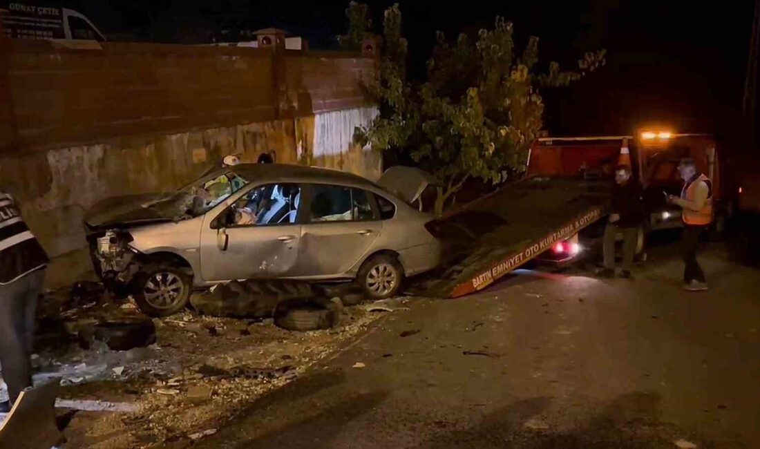 Bartın Arıt Kavşağı'nda arkadan çarpma sonucu takla atan otomobilde sıkışan
