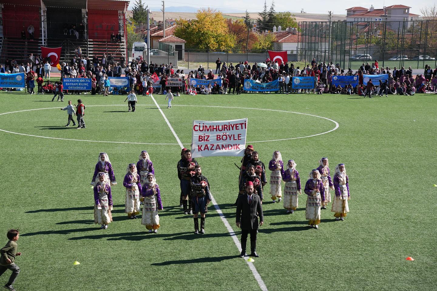 Cumhuriyetimizin 102. yılı, tüm yurtta olduğu gibi Bolvadin’de de büyük