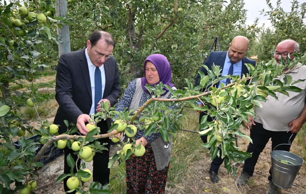 Çay Kaymakamı Hasan Hüsnü Türker, İlçe Tarım Müdürü İbrahim Kök,