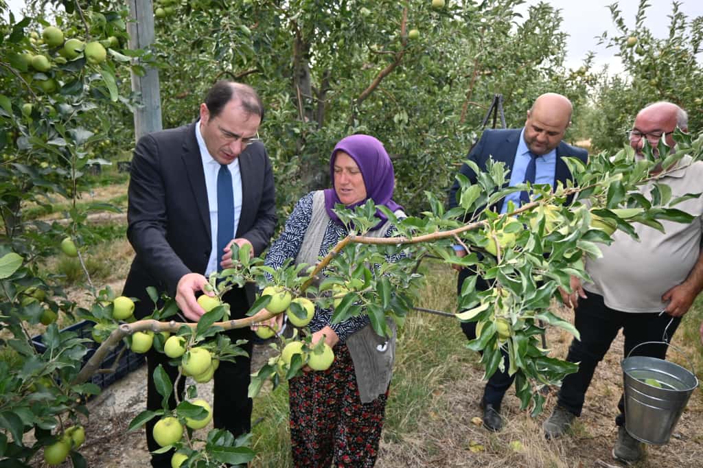 Çay Kaymakamı Hasan Hüsnü Türker, İlçe Tarım Müdürü İbrahim Kök,