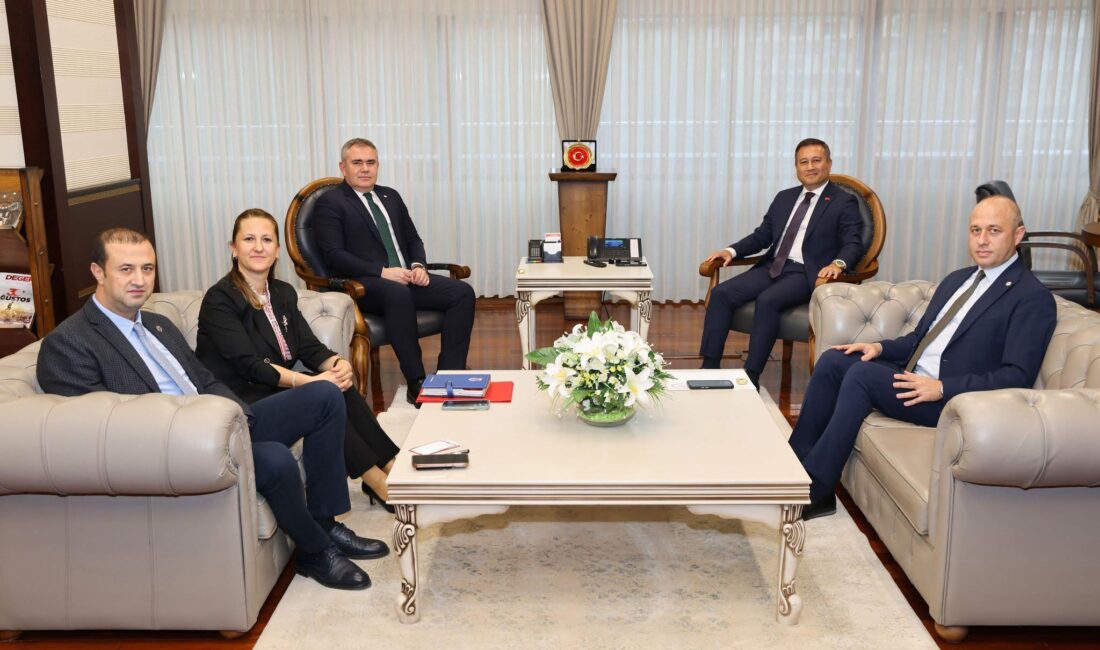 Türk Eczacıları Birliği Başkanı Arman Üney ve Türk Eczacıları Birliği