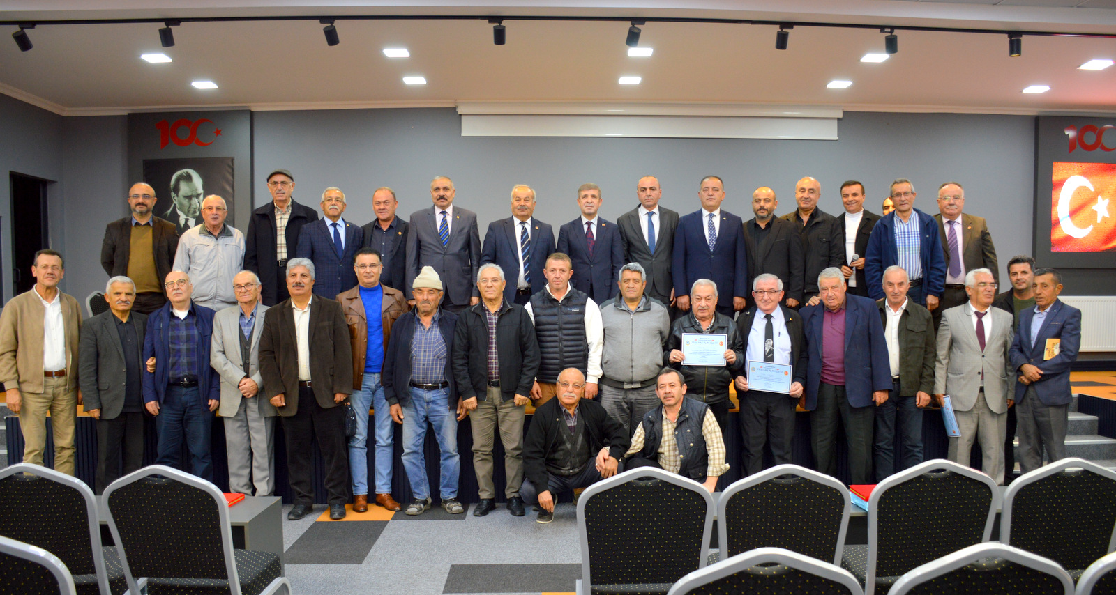 Türk Ocakları Dinar Şubesi tarafından düzenlenen Cumhuriyet Paneli’nde, Prof. Dr.