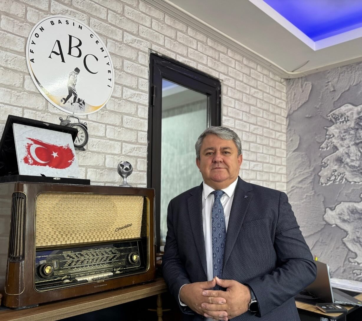 Afyon Basın Cemiyeti (ABC) Yönetim Kurulu Başkanı Hakan Dilek, 29
