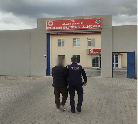 Afyonkarahisar İl Emniyet Müdürlüğü ekipleri, aranan şahıslara yönelik yürüttüğü kararlı
