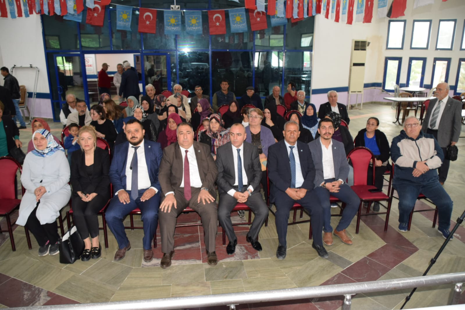 İYİ Parti Afyonkarahisar Teşkilatı’nda ilçe kongreleri başladı.  Sandıklı ve Hocalar