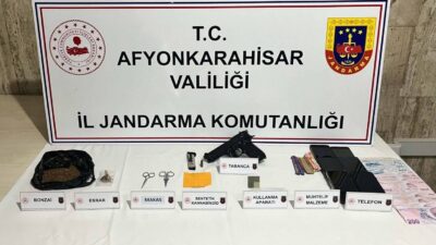 Afyonkarahisar İl Jandarma Komutanlığı ekipleri, uyuşturucuyla mücadele kapsamında Emirdağ ilçesinde