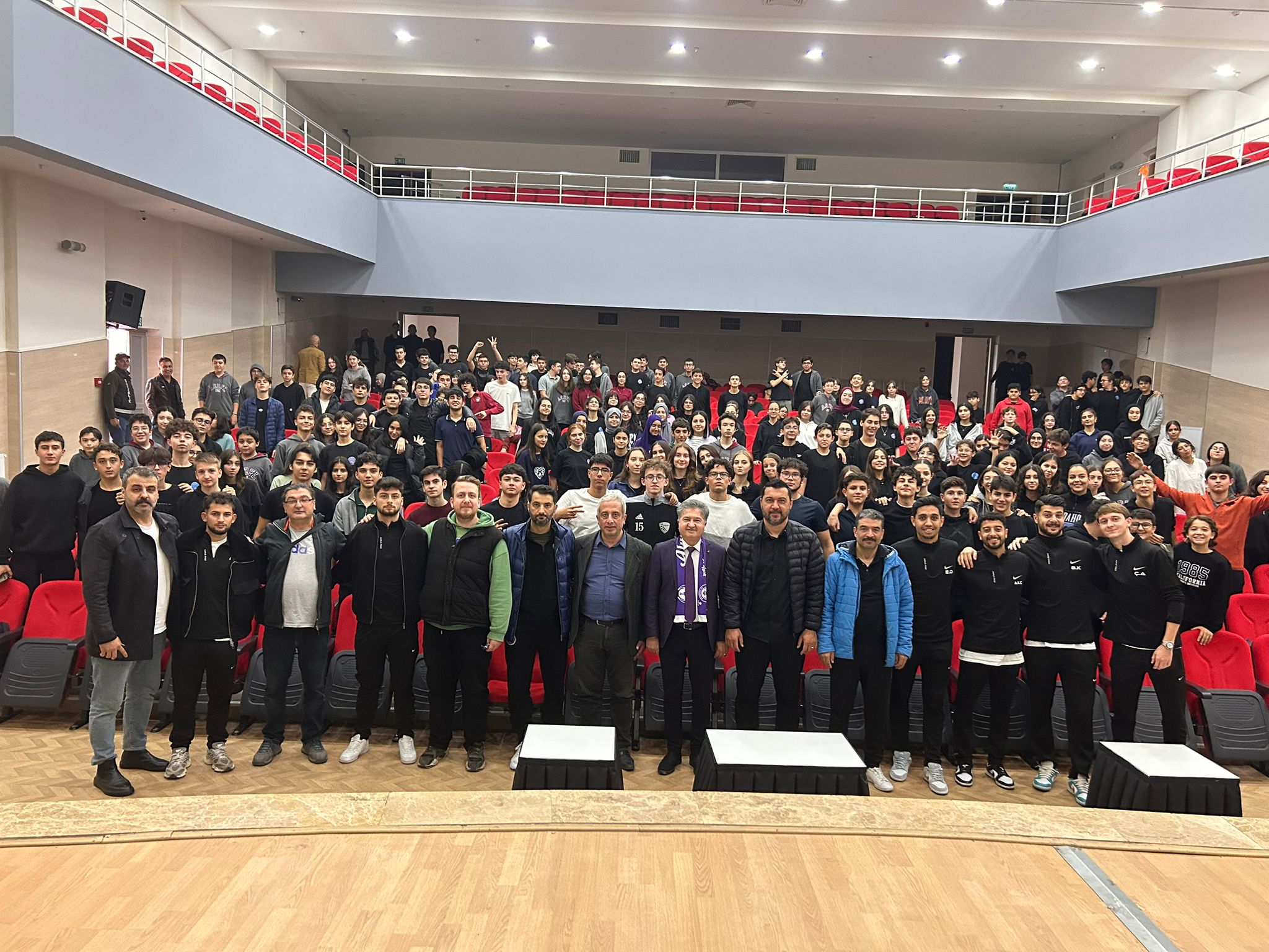 Nesine.com 3. Lig 4. Grup’ta mücadele eden Afyonspor’da yönetim ve