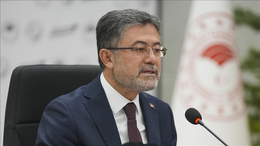 Tarım ve Orman Bakanı İbrahim Yumaklı, zirai dondan etkilenen, tarım