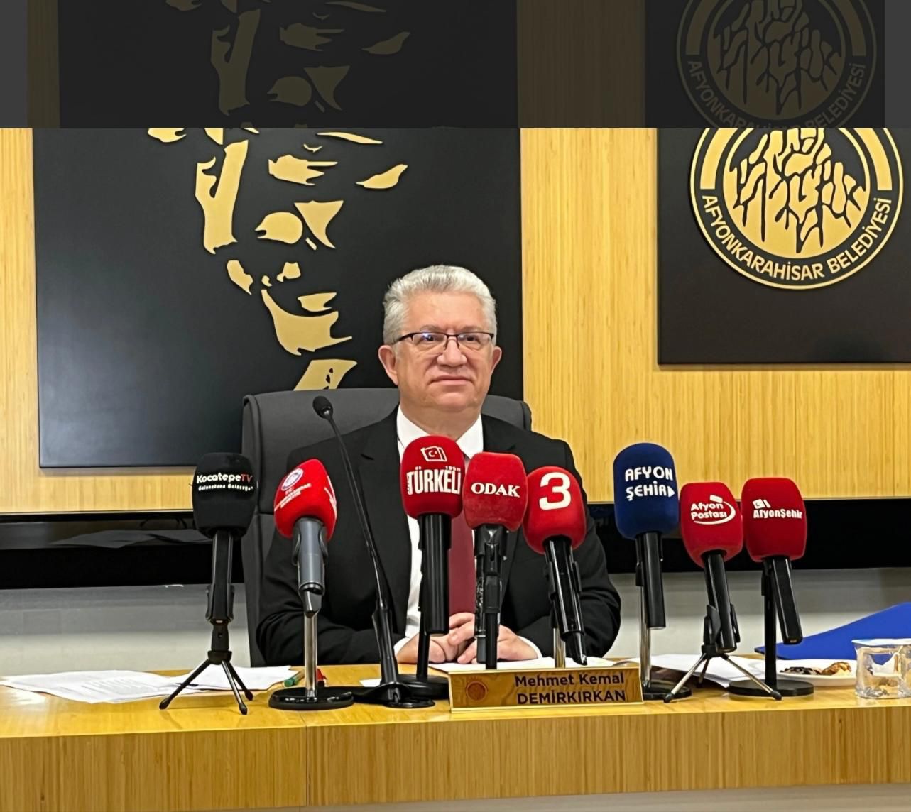 Afyonkarahisar Belediye Başkanvekili ve Belediye Meclis Üyesi Kemal Demirkırkan, sosyal