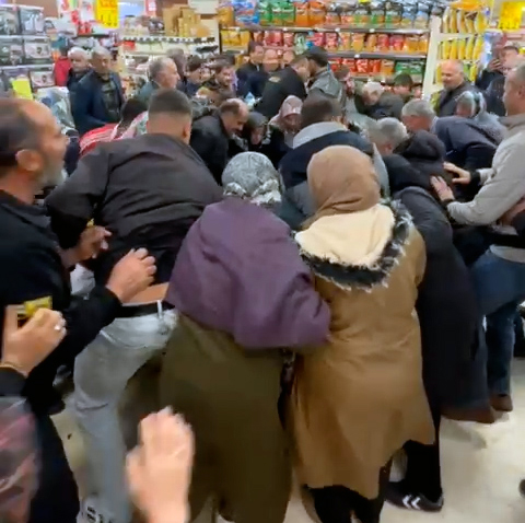 Konya Selçuklu'da bir markette 32 ekran televizyonlar özel indirimle 1000