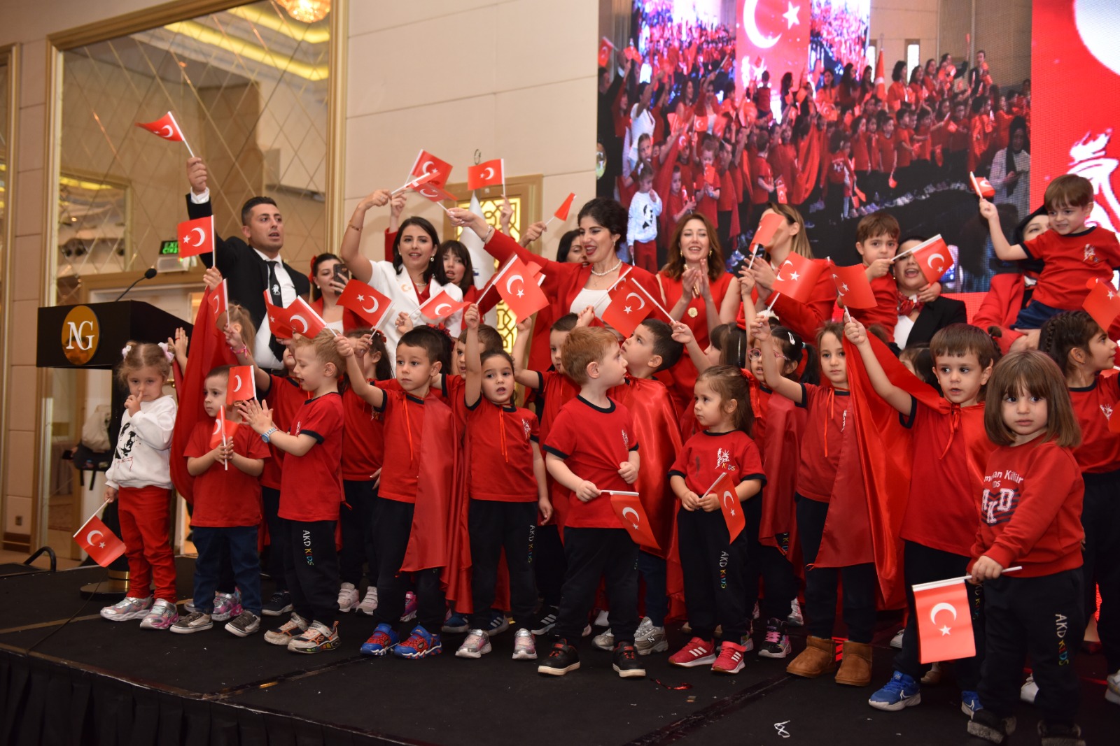 Ana sınıfı öğrencileri, Cumhuriyet Bayramı’nı NG Otel’de düzenlenen renkli bir