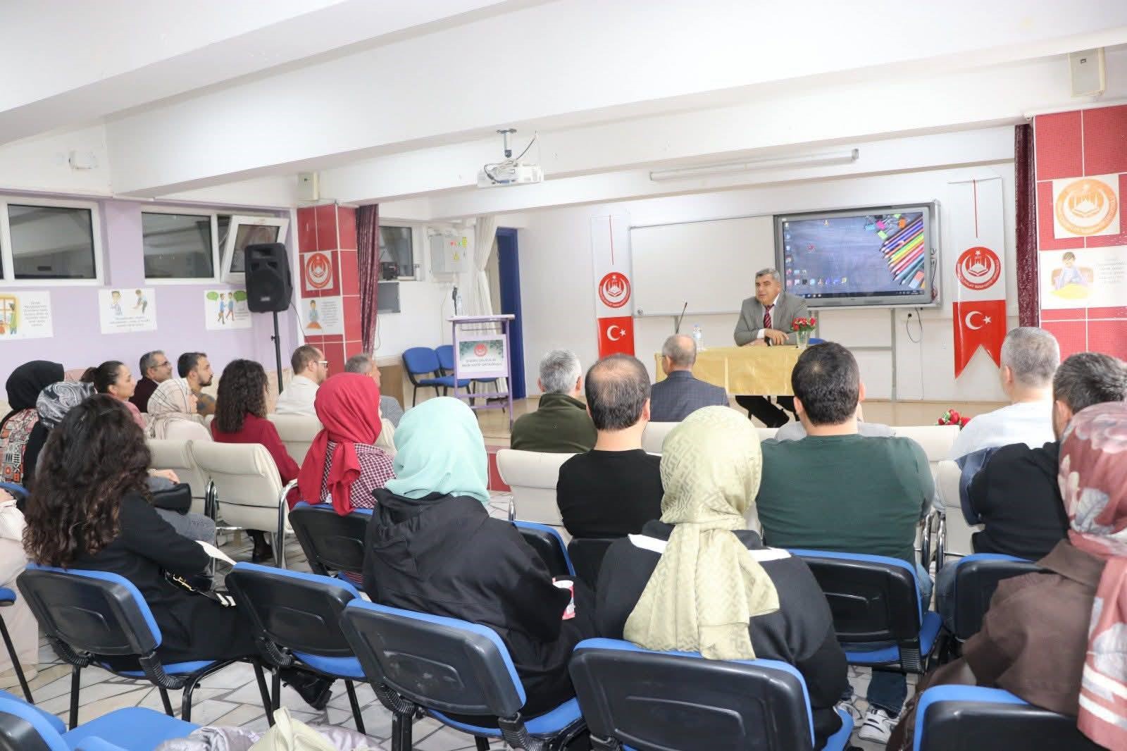 Afyonkarahisar’da öğrenci ve öğretmenlerin katılımıyla ‘Hedef YKS ve LGS’ proje