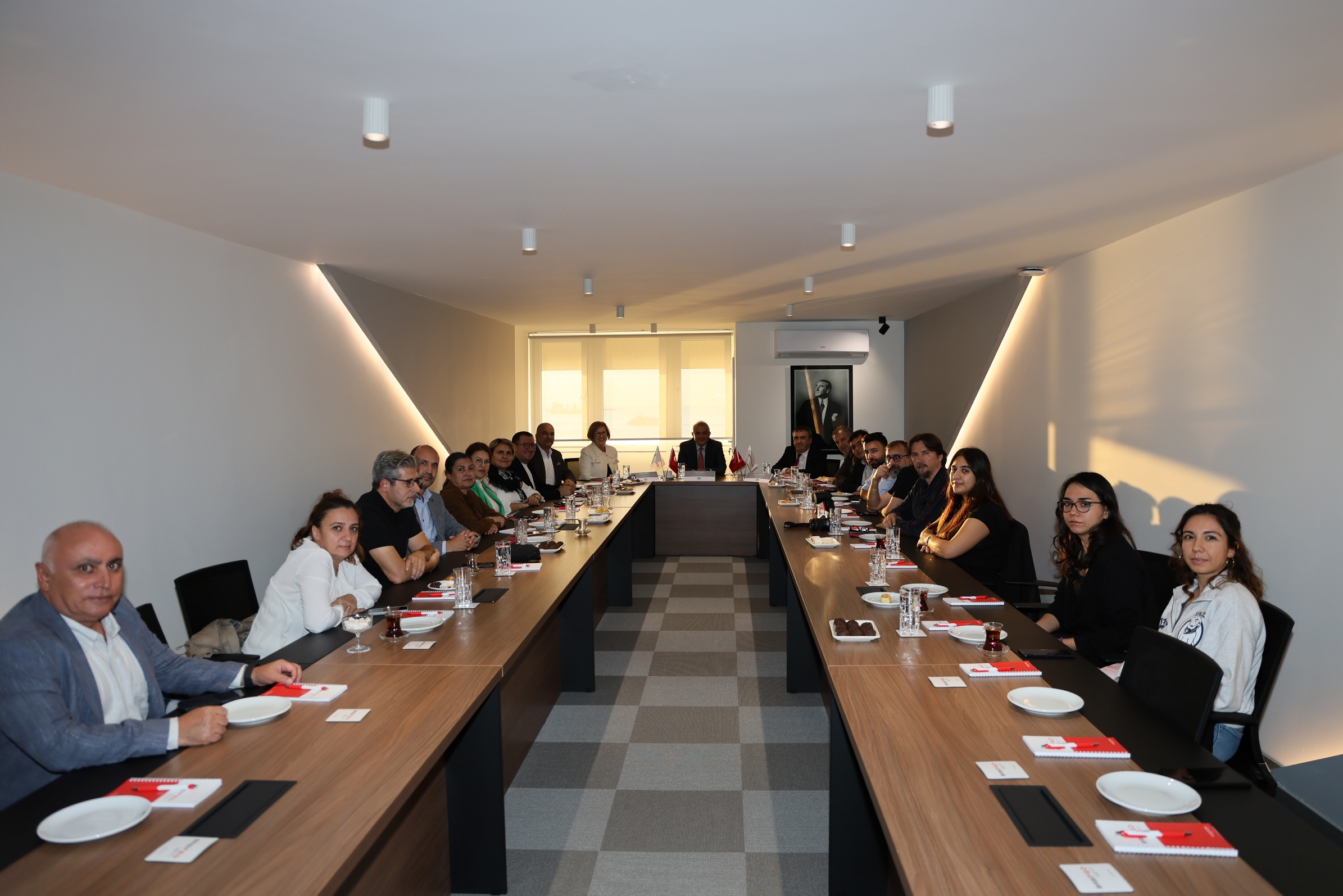 Ekonomi Muhabirleri Derneği İzmir Şubesi, BASBAŞ Kıdemli Danışmanı ve Emekli