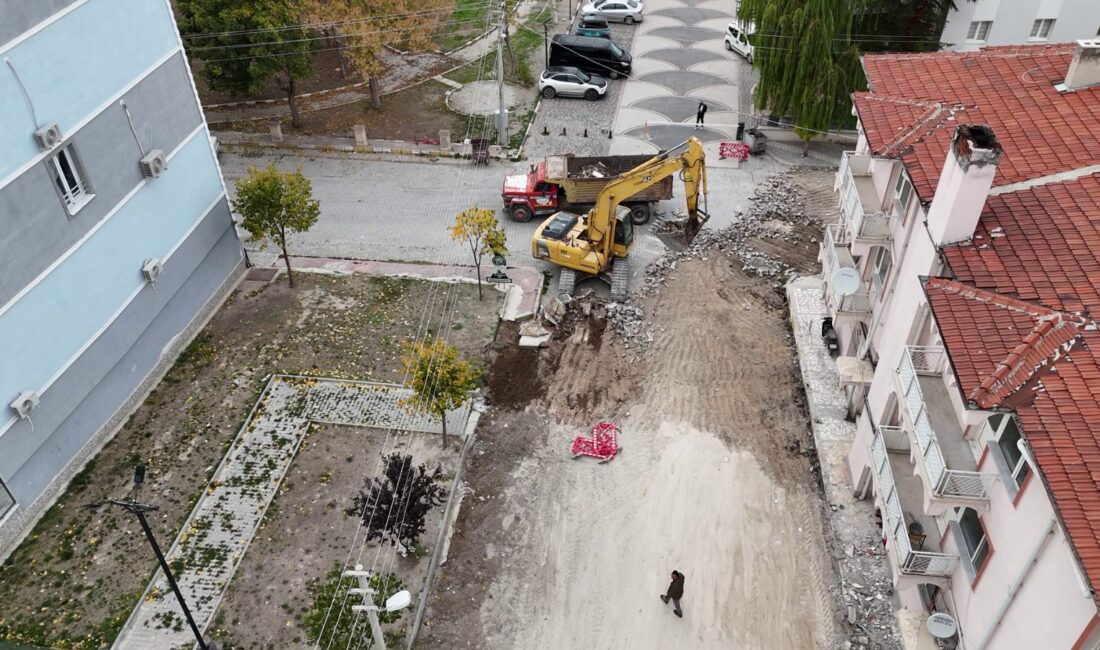 Emirdağ’da Üstyapı Çalışmaları Hız Kesmeden Devam Ediyor Emirdağ Belediyesi, ilçede başlattığı altyapı ve üstyapı yenileme çalışmalarını sürdürüyor.