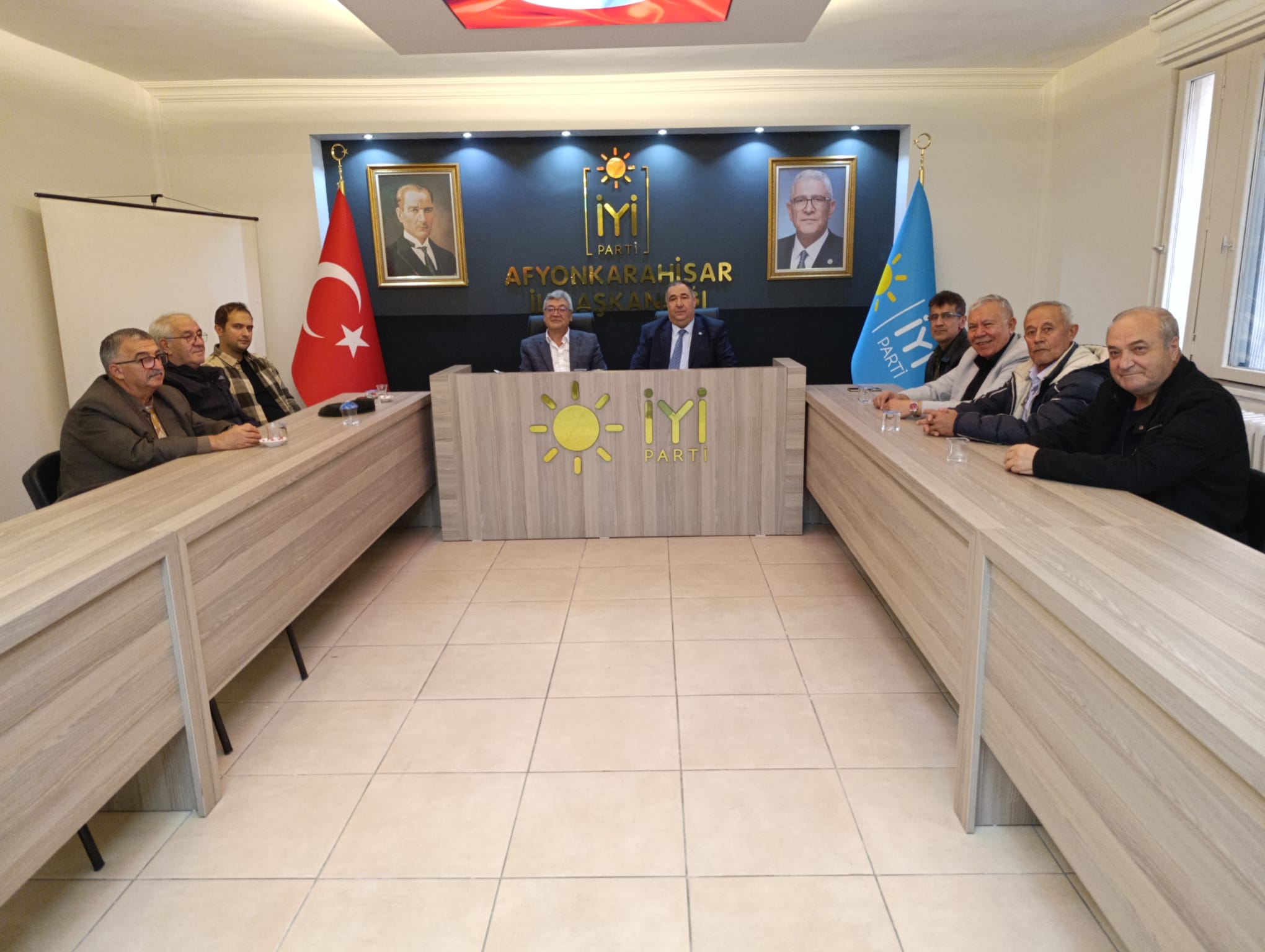 İYİ Parti Afyonkarahisar teşkilatında anlamlı bir buluşma gerçekleşti. Partinin kurucularından