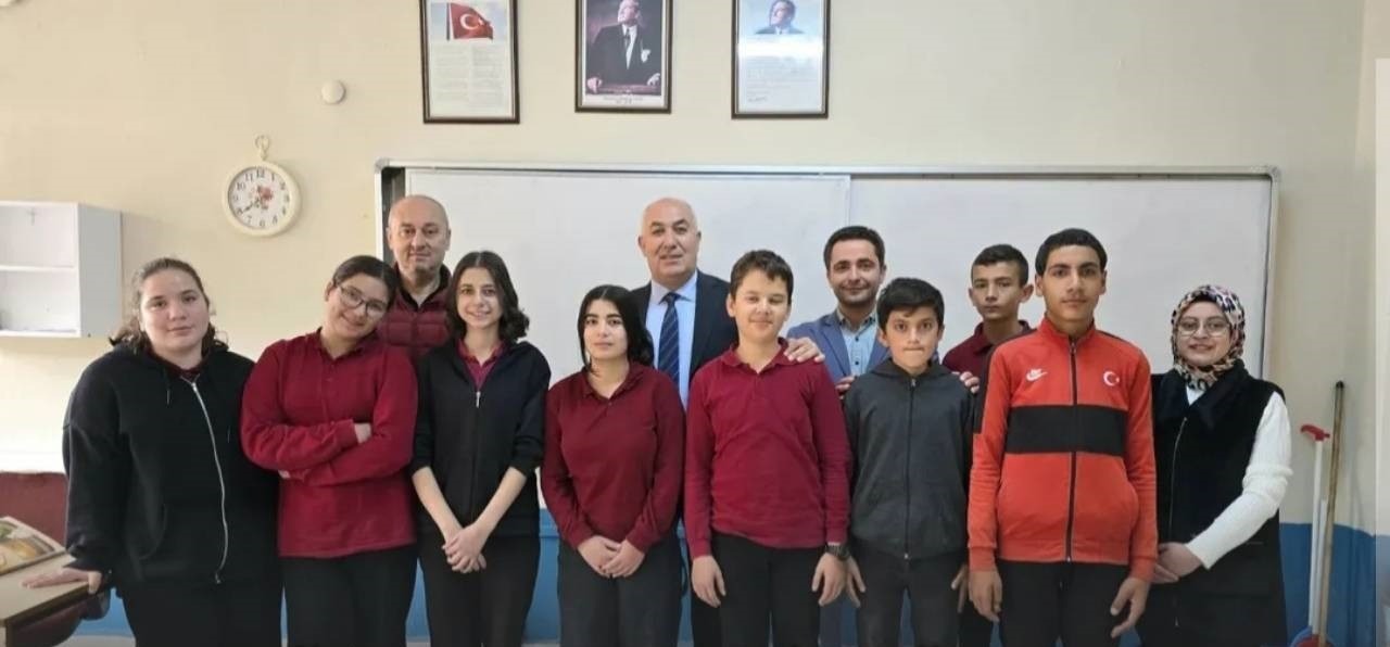 Afyonkarahisar Emirdağ İlçe Millî Eğitim Müdürü Gürkan Emeksiz, Güveççi Ortaokulu’nu