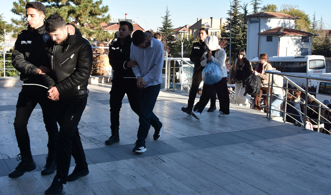 Öğretmen olacaktı, suç örgütü lideri oldu Nevşehir'de öğretmenlik eğitimi alan bir öğrenci, kurduğu sahte kripto yatırım