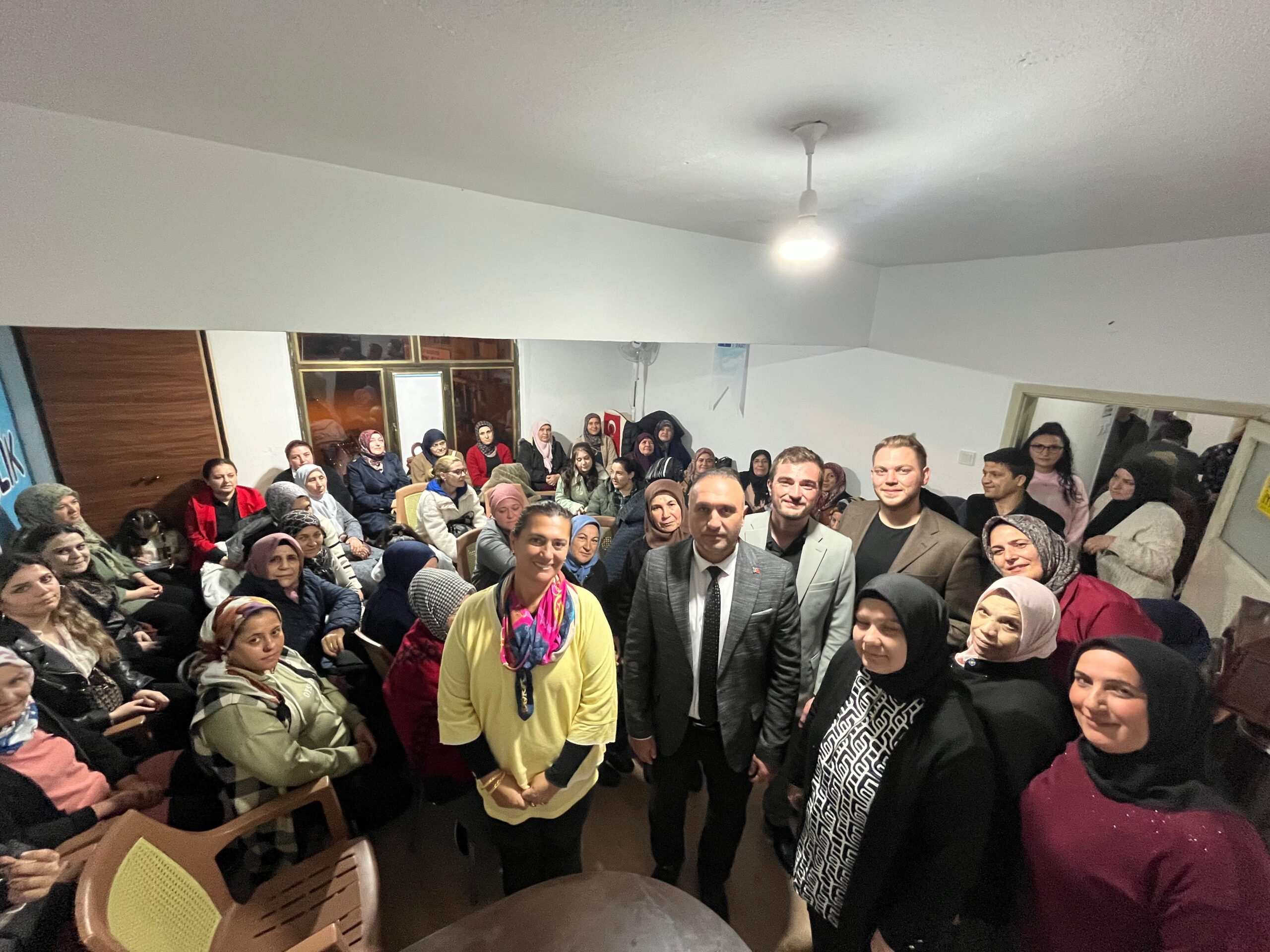 Afyonkarahisar’ın Çay ilçesinde, İYİ Parti İlçe Başkanlığı tarafından kadınlara özel