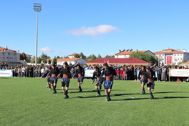 İscehisar’da Cumhuriyet Bayramı kutlandı 29 Ekim Cumhuriyet Bayramımızın 102. yıl kutlamaları İhsaniye’de ilçe stadyumunda