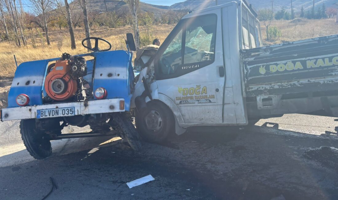 Kamyonetle patpat çarpıştı; 1 Ölü Afyonkarahisar'da kamyonetle çarpışan patpat diye adlandırılan tarım aracının sürücüsü kaldırıldığı