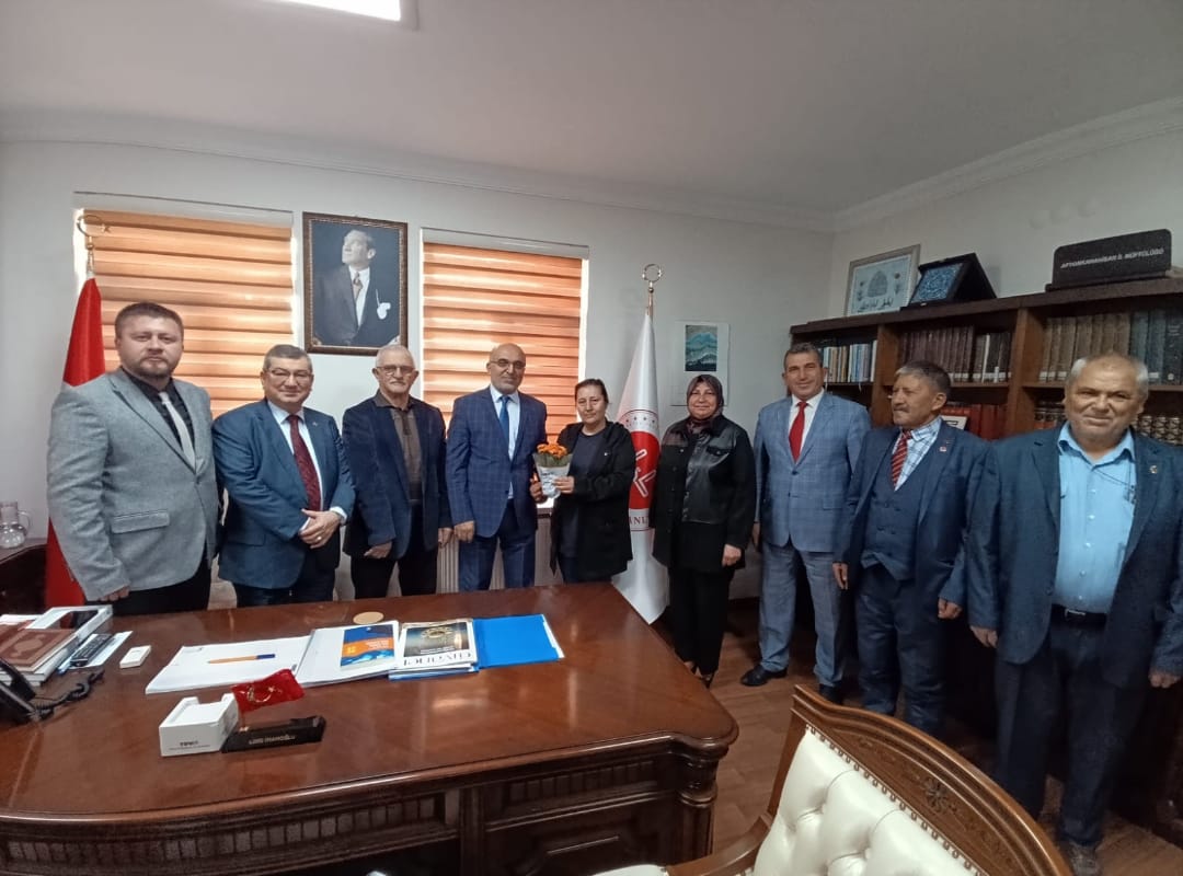 Afyon Muhtarları Dayanışma Derneği yönetimi, İl Müftüsü Lütfü İmamoğlu’nu makamında