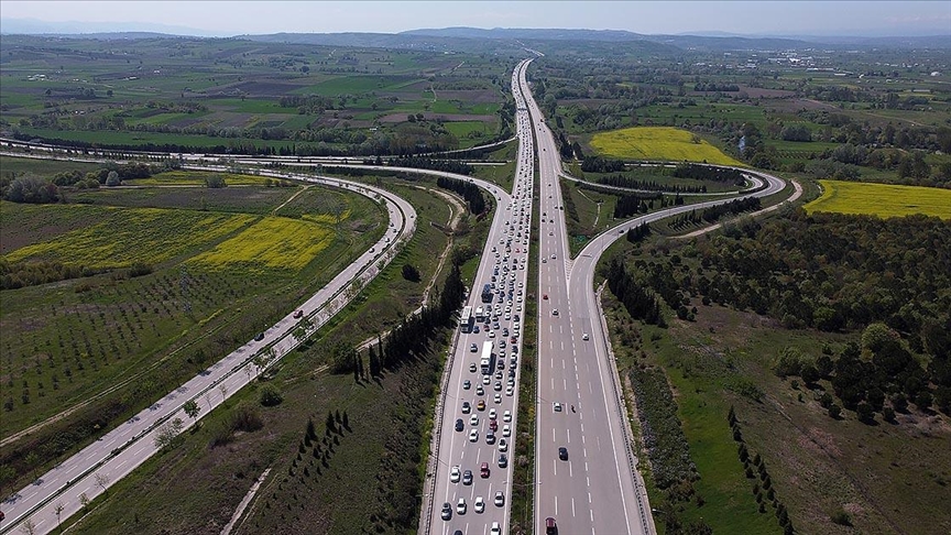 Türkiye’nin yol haritasında; 2026 ROTASI BELLİ OLDU Türkiye'de otoyol dahil bölünmüş yolların gelecek yıl 30 bin 420