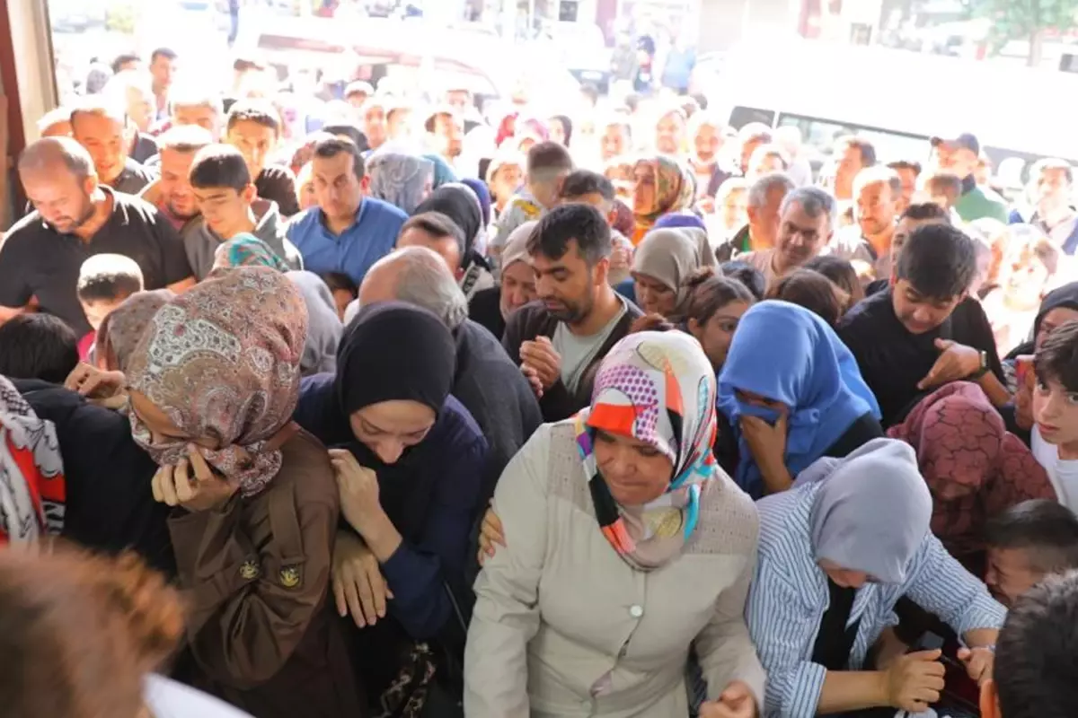 Ne Alırsan 50 Lira Kampanyasında İndirim Yoğunluğu ve İzdiham Yaşandı.