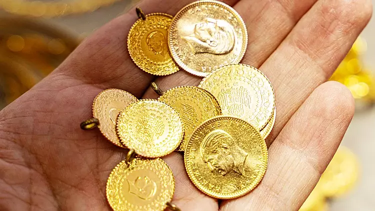 Altın piyasası, tarihi zirvelerin ardından dalgalı bir seyir izliyor. Dün