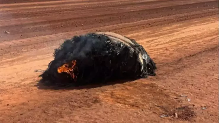 Avustralya’nın Pilbara Çölü’nde madenciler tarafından fark edilen yanan metal yığını,