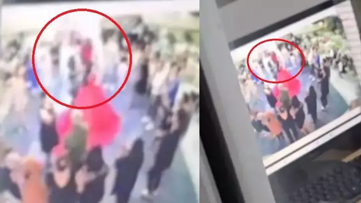 Adana’da bir düğün salonunda kına gecesi sırasında pistte dans eden