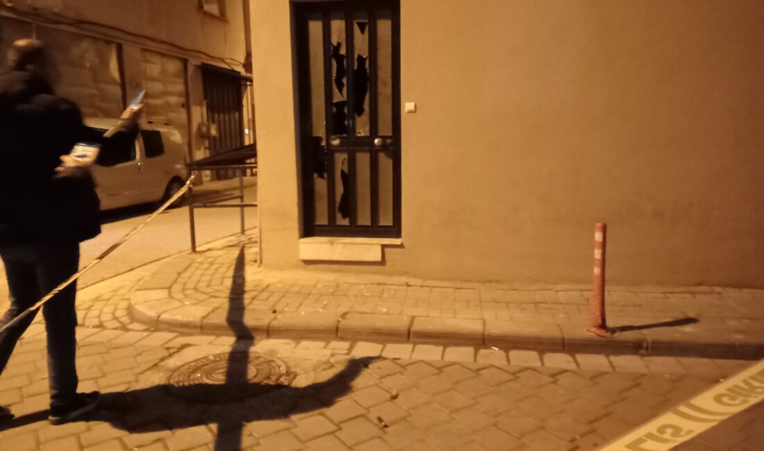 Denizli’de gece saatlerinde motosikletli iki kişi bir spor salonunu tüfekle