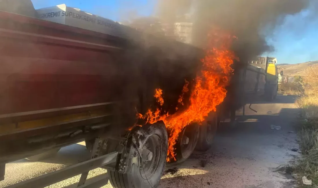 Afyon’da TIR’ın dorsesinde çıkan yangın korku dolu anlara yol açtı Dün akşam saatlerinde Afyon'da bir TIR'ın dorsesinde çıkan yangın, çevredekilerde