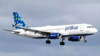 ABD'li JetBlue hava yolu şirketine ait bir uçak, Meksika'dan ABD'ye