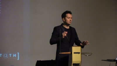 Rus müzisyen Peter Theremin, 1919'da büyük dedesi Rus fizikçi Lev