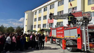  Bolvadin Belediyesi İtfaiye Müdürlüğü ekipleri tarafından Ayfer-Ceylan Emet Fen Lisesi’nde