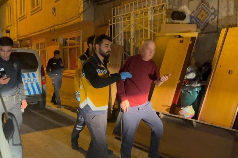 Bursa Osmangazi'de 80 yaşlarındaki 3 vatandaş, evde alkol aldıktan sonra